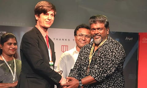 ரிலீஸிற்கு முன்பே சாதனை படைத்த பார்த்திபனின் 'டீன்ஸ்'