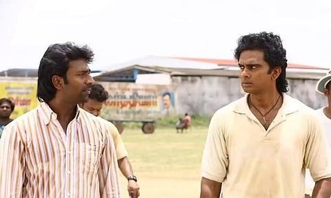 அரக்கோணம் திரையரங்கிற்கு வந்த Blue Star படக்குழு