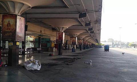 கோயம்பேடு பஸ் நிலையம் வெறிச்சோடியது