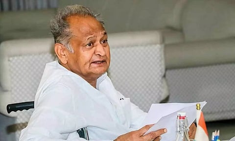 ராஜஸ்தான் முன்னாள் முதல்-மந்திரி அசோக் கெலாட்டுக்கு கொரோனா-பன்றி காய்ச்சலால் பாதிப்பு