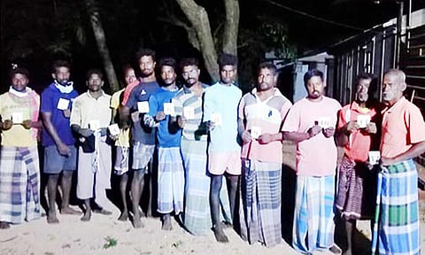 ராமேசுவரம் மீனவர்கள் 23 பேர் 2 விசைப்படகுகளுடன் சிறைபிடிப்பு: மீனவர் சங்கங்கள் கண்டனம்