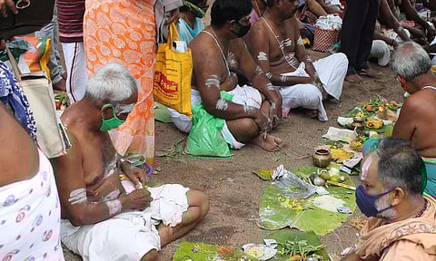 பித்ரு தர்ப்பணம் செய்வது எப்படி?