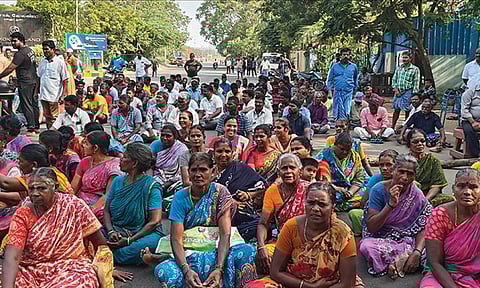 எண்ணூரில் 33 கிராம மக்கள் போராட்டம்- கடை அடைப்பு