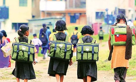 வெடிகுண்டு மிரட்டல்- பள்ளிகள் வழக்கம்போல் இயங்கும் என அறிவிப்பு