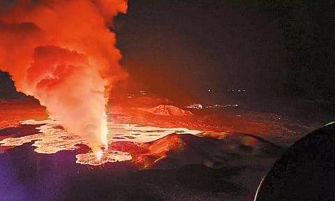 ஐஸ்லாந்தில் வெடித்து சிதறிய எரிமலை