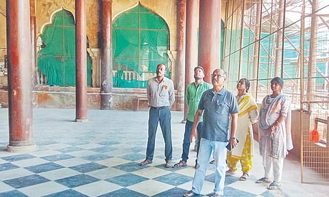 சீரமைப்பு பணிகளை தொல்லியல் துறை இணை இயக்குநர் சிவானந்தம் பார்வையிட்டு ஆய்வு.