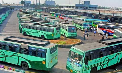 கிளாம்பாக்கம் பஸ் நிலையம்: மாநகர பஸ்களில் பொருட்கள் வைக்க வசதியாக 2 இருக்கைகள் அகற்றம்