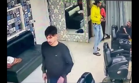 டெல்லியில் துணிகரம்: சலூனில் புகுந்து துப்பாக்கிச் சூடு நடத்தியதில் 2 பேர் சுட்டுக்கொலை