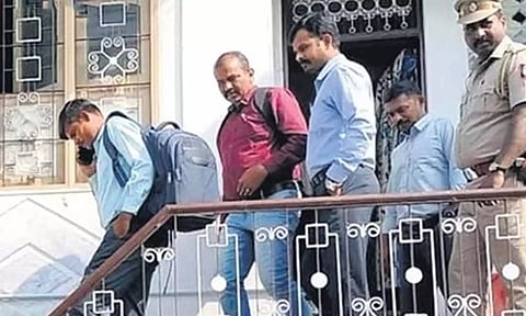 கோவை கார் குண்டு வெடிப்பு - தமிழகம் முழுக்க என்.ஐ.ஏ. விசாரணை - 4 பேர் கைது