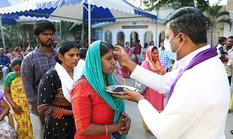 இன்று சாம்பல் புதன்: கிறிஸ்தவர்களின் தவக்காலம் தொடங்கியது