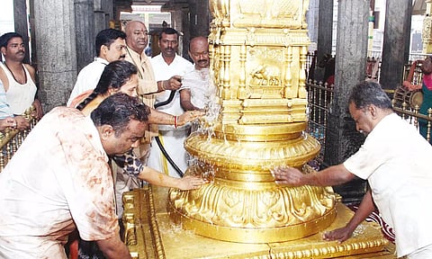 திருச்சானூர் பத்மாவதி தாயார் கோவிலில் ஆழ்வார் திருமஞ்சனம்