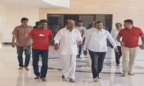 வெற்றி மறைவு- சைதை துரைசாமிக்கு நடிகர் ரஜினிகாந்த் நேரில் ஆறுதல்