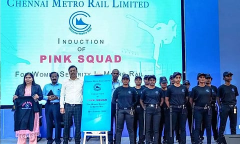 பெண்கள் பாதுகாப்பாக பயணம்: மெட்ரோ ரெயிலில் இன்று முதல் 'இளஞ்சிவப்பு' பாதுகாப்பு படை