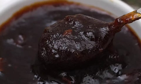 பழனி கோவிலில் காலாவதியான 55,000 பஞ்சாமிர்த டப்பாக்கள் கொட்டி அழிப்பு