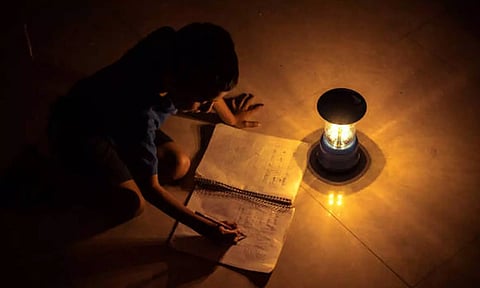 பள்ளி, கல்லூரி தேர்வுகள் தொடக்கம்: தடையில்லா மின்சாரம் வினியோகிக்க உத்தரவு