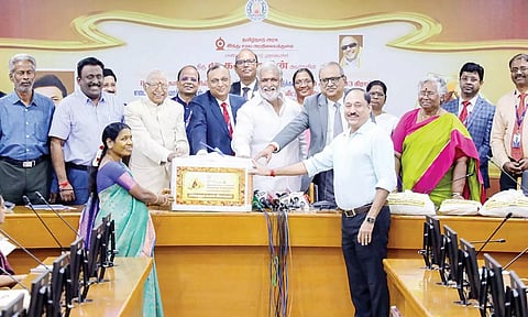 8 கோவில்களில் இருக்கும் 130 கிலோ நகைகளை உருக்கி தங்க பத்திரத்தில் முதலீடு- சேகர்பாபு