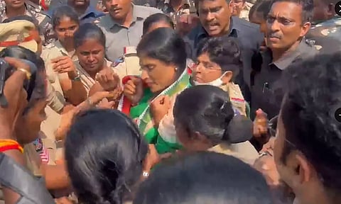 தலைமை செயலகம் முற்றுகையிடும் போராட்டம்: ஒய்.எஸ்.ஷர்மிளா கைது