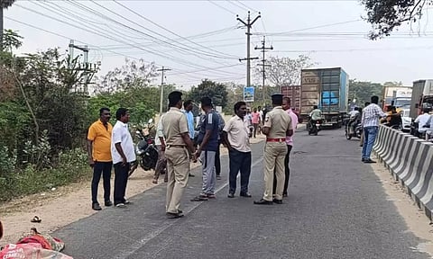 ராணிப்பேட்டையில் லாரி மோதி பள்ளி ஆசிரியை பலி