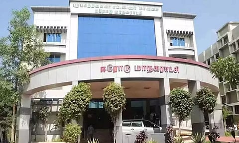 சாலையோரங்களில் வாகனங்களை நிறுத்துவதை தடுக்க 3 இடங்களில் பார்க்கிங் வசதி