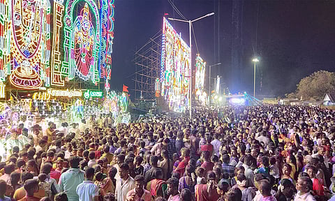 கடலூரில் விடிய விடிய நடைபெற்ற மாசிமக தெப்ப உற்சவம்
