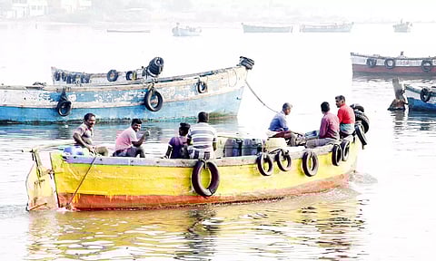 7 நாட்களுக்கு பிறகு கடலுக்கு சென்ற ராமேசுவரம் விசைப்படகு மீனவர்கள்