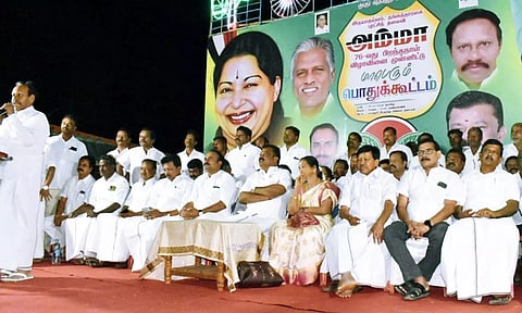 தமிழகத்தில் எந்த தேர்தல் வந்தாலும் அ.தி.மு.க-விற்கும், தி.மு.க விற்கும் மட்டும்தான் போட்டி: தம்பிதுரை பேச்சு