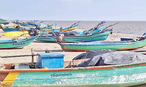 நாகையில் 10 ஆயிரம் பைபர் படகு மீனவர்கள் வேலைநிறுத்த போராட்டம்