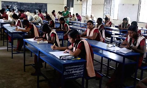 தமிழகத்தில் நாளை பிளஸ்-2 பொதுத்தேர்வு தொடங்குகிறது