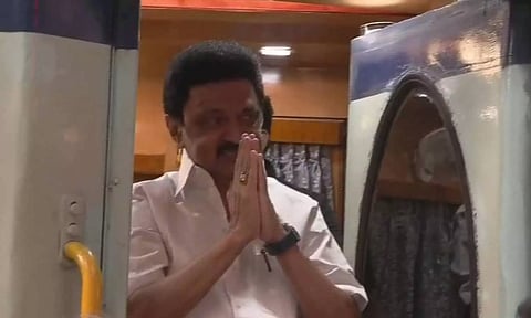 சீர்காழி சென்றடைந்த முதலமைச்சர் மு.க. ஸ்டாலினுக்கு மேள, தாளத்துடன் உற்சாக வரவேற்பு