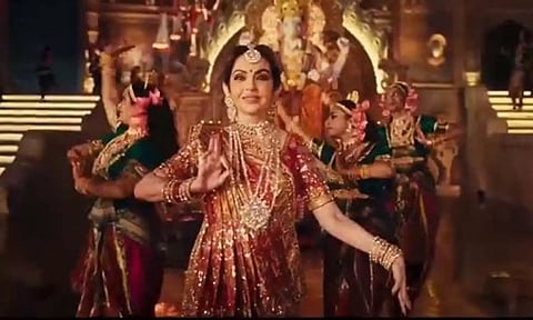 மகன் திருமணம் விழா: நடனமாடி அசத்திய நீதா அம்பானி