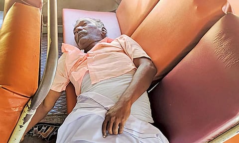 பொன்னமராவதி அருகே ஓடும் பஸ்சில் முதியவர் திடீர் மரணம்