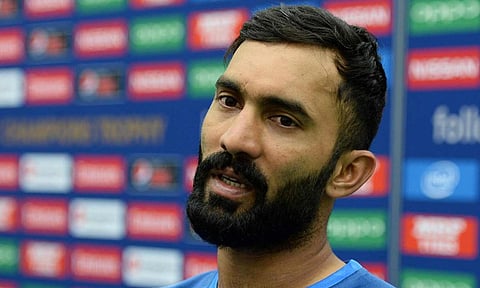 கேப்டன் மீது பழி போடுவதா?: தமிழ்நாடு அணி பயிற்சியாளரை சாடிய தினேஷ் கார்த்திக்