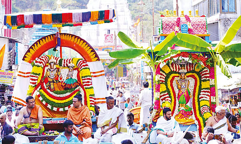 மகா சிவராத்திரி பிரம்மோற்சவம்: சூரியபிரபை, பூத வாகனங்களில் ஸ்ரீகாளஹஸ்தீஸ்வரர் வீதி உலா