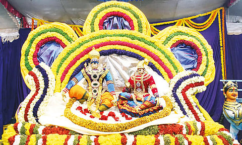 திருப்பதியில் அதிகார நந்தி வாகனத்தில் சோமஸ்கந்தமூர்த்தி, காமாட்சி தாயார் உலா