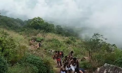மகா சிவராத்திரி: வெள்ளிங்கிரி மலையேற குவியும் பக்தர்கள்