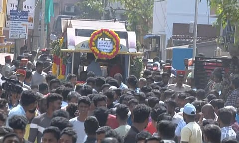 புதுச்சேரி சிறுமியின் உடல் நல்லடக்கம்... பொதுமக்கள் கண்ணீர் அஞ்சலி