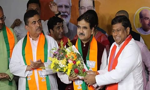 மேற்கு வங்காளம் : முன்னாள் உயர் நீதிமன்ற நீதிபதி அபிஜித் பாஜகவில் இணைந்தார்