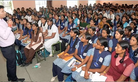 அரசுப் பள்ளி மாணவா்களுக்கு மாா்ச் 25 முதல் நீட் பயிற்சி