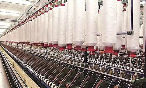 பஞ்சு-நூல் விலை உயர்வால் ஜவுளி உற்பத்தியை 50 சதவீதம் குறைக்க உற்பத்தியாளர்கள் முடிவு