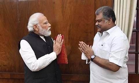 சமையல் எரிவாயு சிலிண்டர் விலை ரூ. 100 குறைப்பு: பிரதமர் மோடிக்கு ஜி.கே.வாசன் பாராட்டு