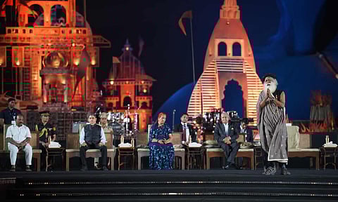 இளைஞர்களை ஈர்க்கும் ஈஷா மகா சிவராத்திரி விழா: குடியரசு துணைத் தலைவர் பெருமிதம்