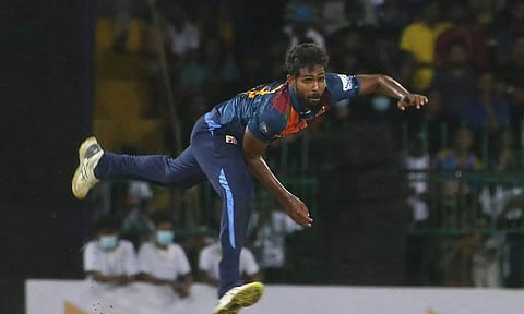 வீடியோ: மலிங்கா ஸ்டைலில் ஹாட்ரிக் விக்கெட்.. முதல் போட்டியிலேயே சாதனை படைத்த இலங்கை வீரர்