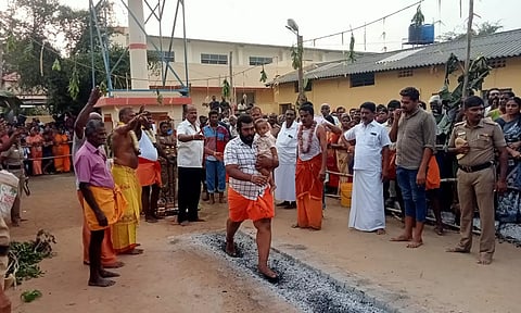 பல்லடம் அங்காளம்மன் கோவிலில் குண்டம் இறங்கிய பக்தர்கள்