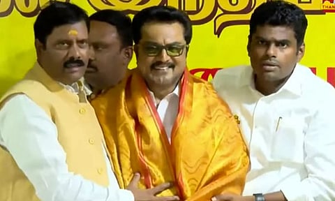 சமத்துவ மக்கள் கட்சியை பாஜகவுடன் இணைத்தார் சரத்குமார்