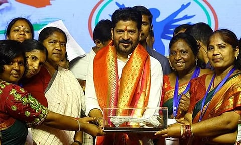 1 கோடி பெண்களை கோடீஸ்வரி ஆக்குவேன்: ரேவந்த் ரெட்டி வாக்குறுதி