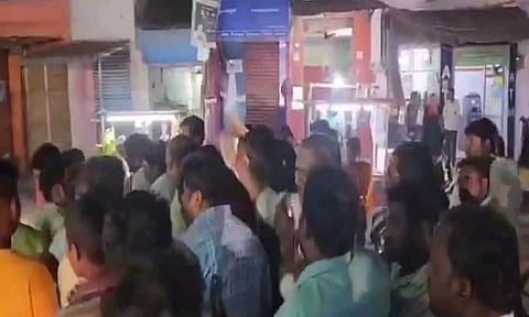 ஆந்திர தேர்தல் பிரசாரம்: தெலுங்கு தேசம்-ஒய்.எஸ்.ஆர். காங்கிரஸ் கட்சியினர் பயங்கர மோதல்