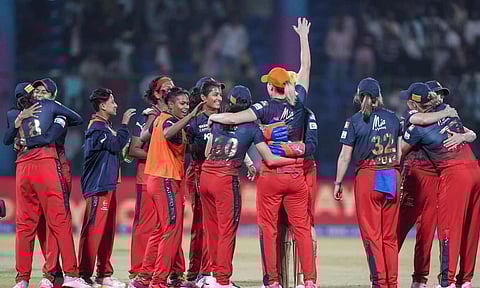 பெண்கள் பிரீமியர் லீக்: மும்பையை வீழ்த்தி இறுதிப் போட்டிக்கு முன்னேறியது ஆர்சிபி
