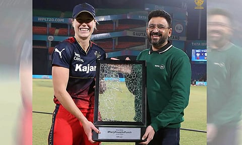 உடைந்த கார் கண்ணாடியை ஐபிஎல் வீராங்கனைக்கு பரிசளித்த டாடா