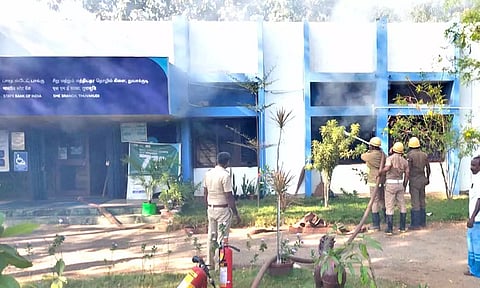 துவாக்குடி வங்கியில் திடீர் தீ விபத்து: கம்ப்யூட்டர்கள் எரிந்து நாசமானது
