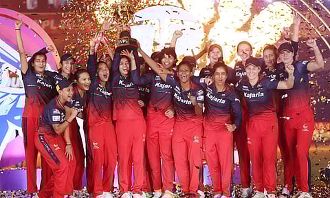 பெண்கள் பிரீமியர் லீக்: டெல்லி கேப்பிட்டல்ஸ் அணியை வீழ்த்தி ஆர்சிபி சாம்பியன்